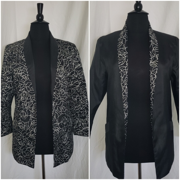 Jackets & Blazers - Reversible XL Black & White Rose jacket w/ pockets